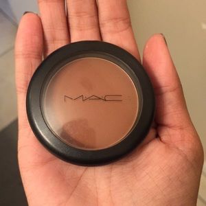 MAC blush in shade Raizin